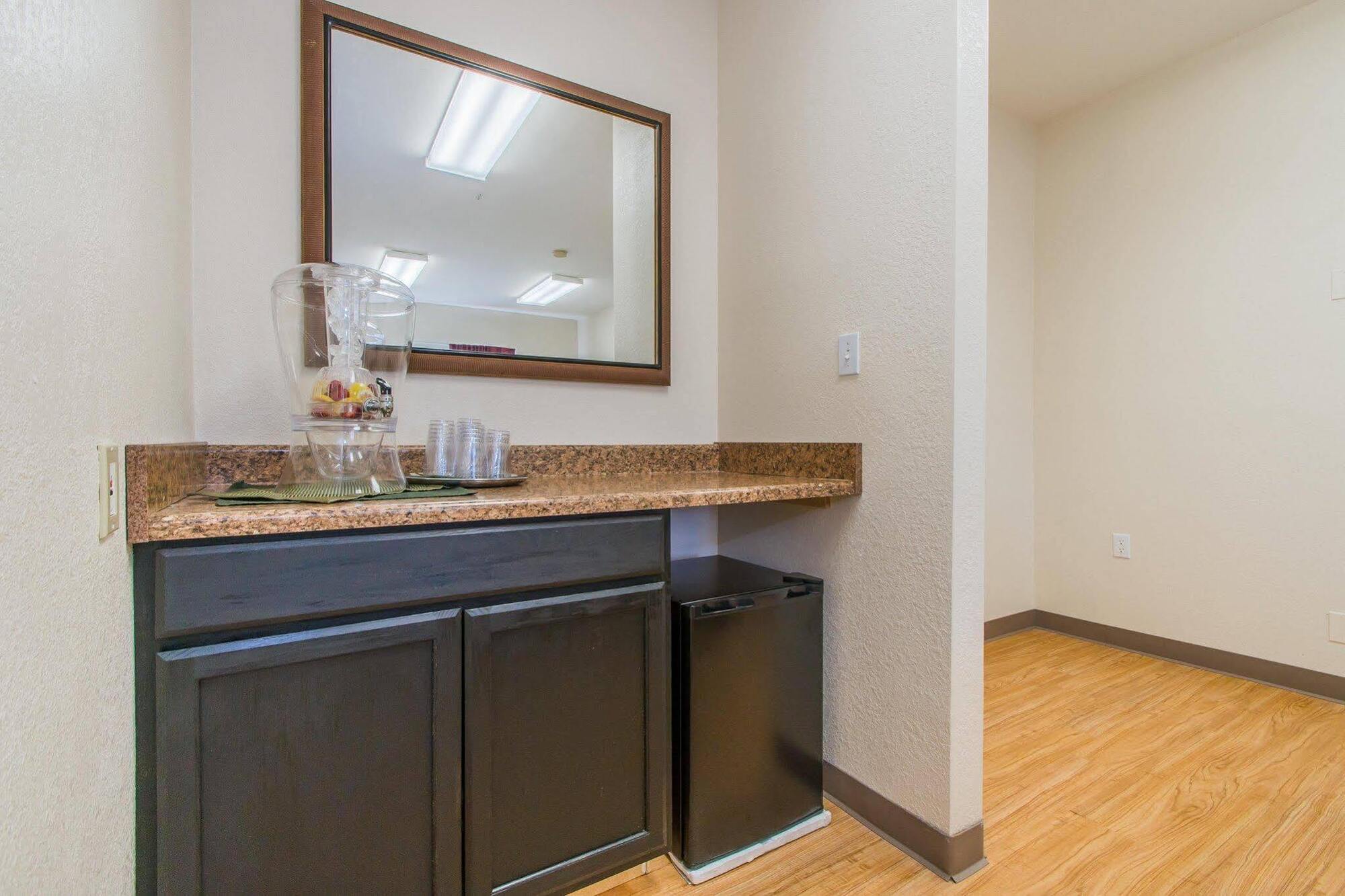Intown Suites Extended Stay โคโลราโดสปริงส์ ภายนอก รูปภาพ